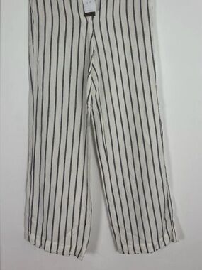 JJill Linen Blend pants in a size 6 navy blue and cream stripe.